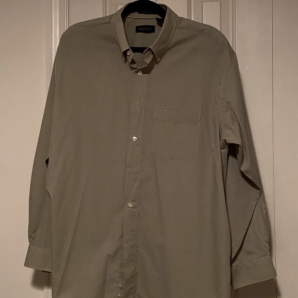 Men’s Van Heusen Dress Shirt
